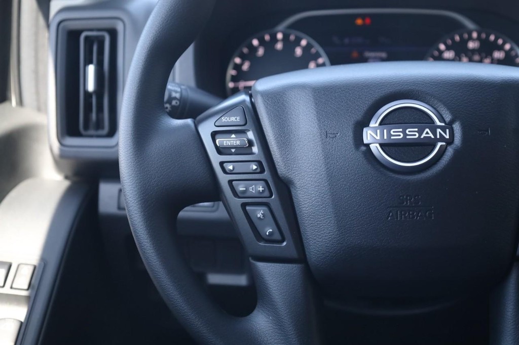 Nissan Frontier Vehicle Image 10