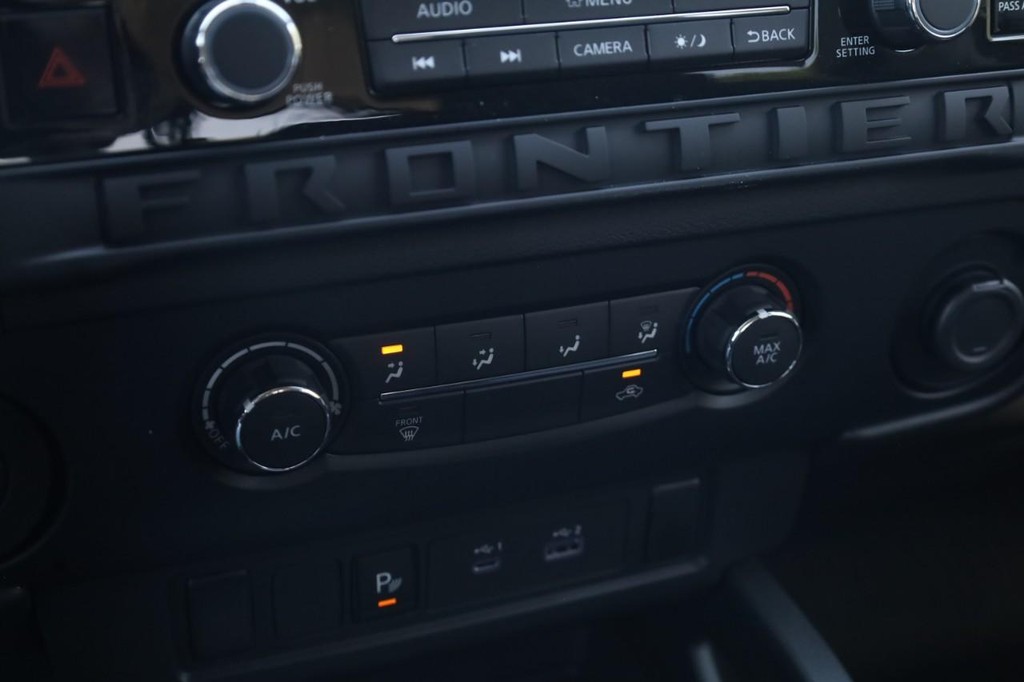 Nissan Frontier Vehicle Image 16