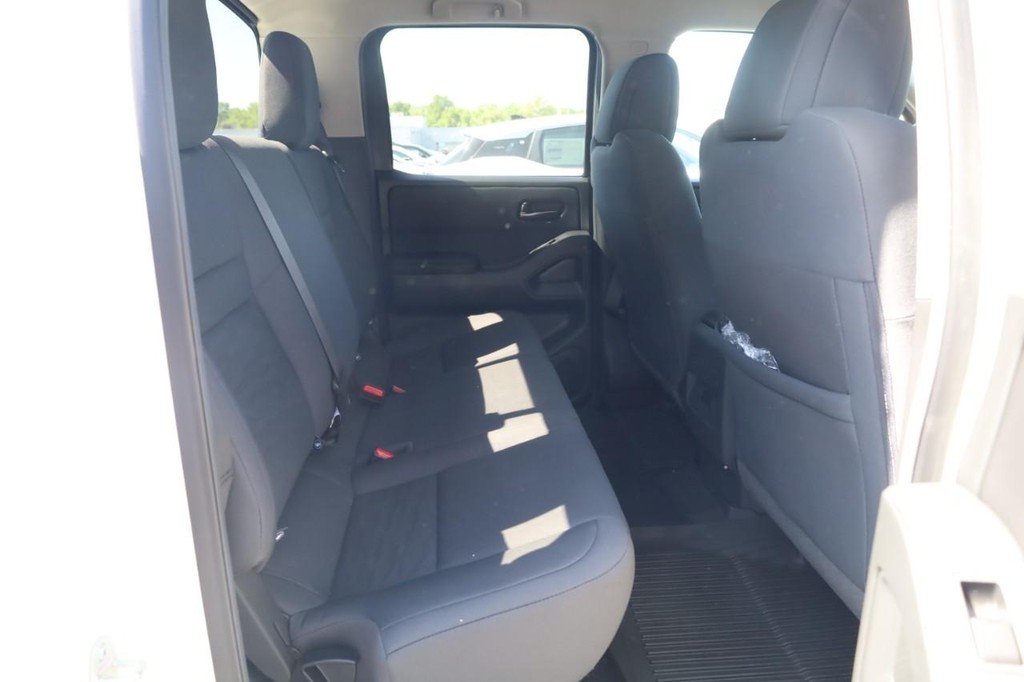 Nissan Frontier Vehicle Image 21