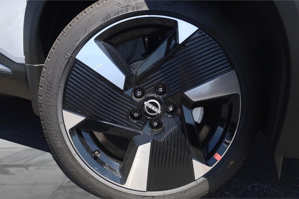 Nissan Kicks Vehicle Image 03