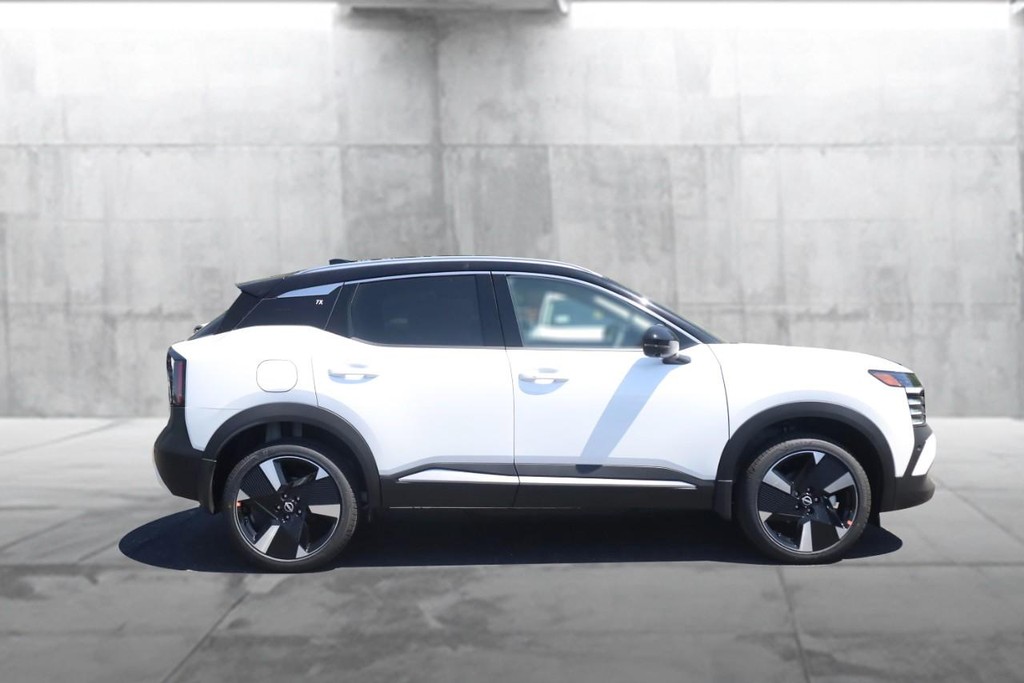 Nissan Kicks Vehicle Image 05