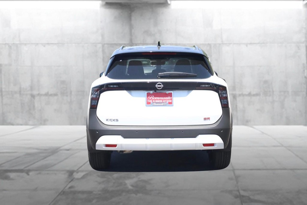 Nissan Kicks Vehicle Image 06
