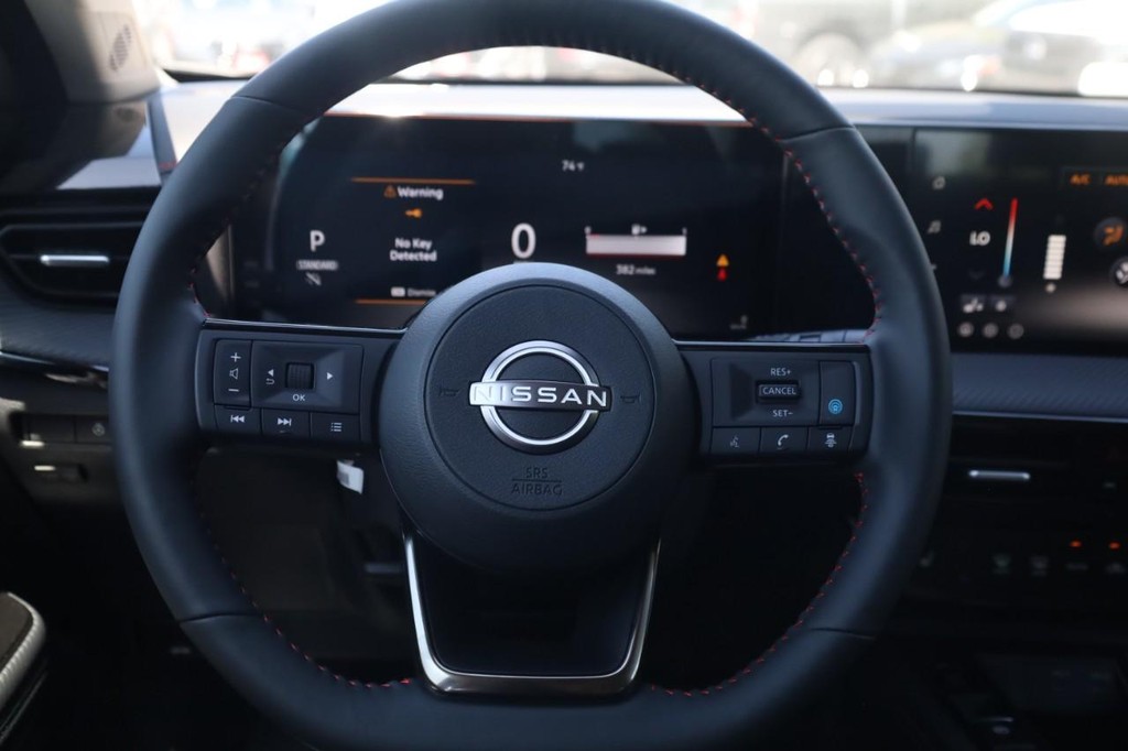 Nissan Kicks Vehicle Image 08