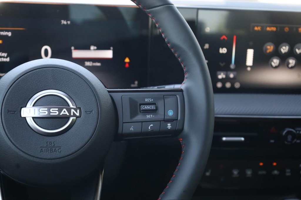 Nissan Kicks Vehicle Image 09