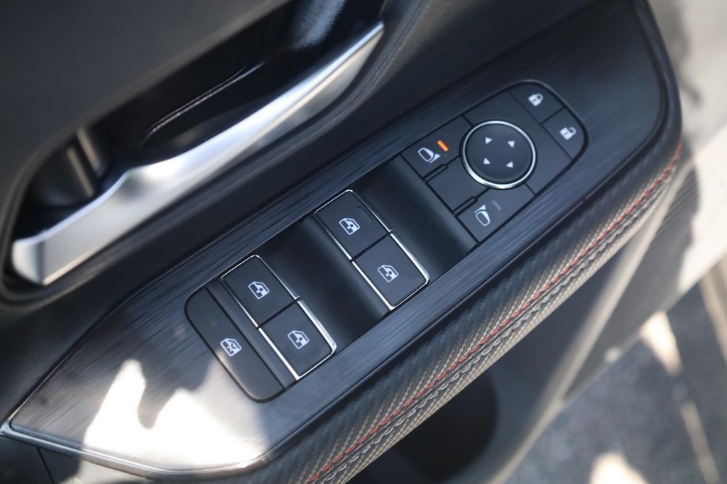 Nissan Kicks Vehicle Image 11