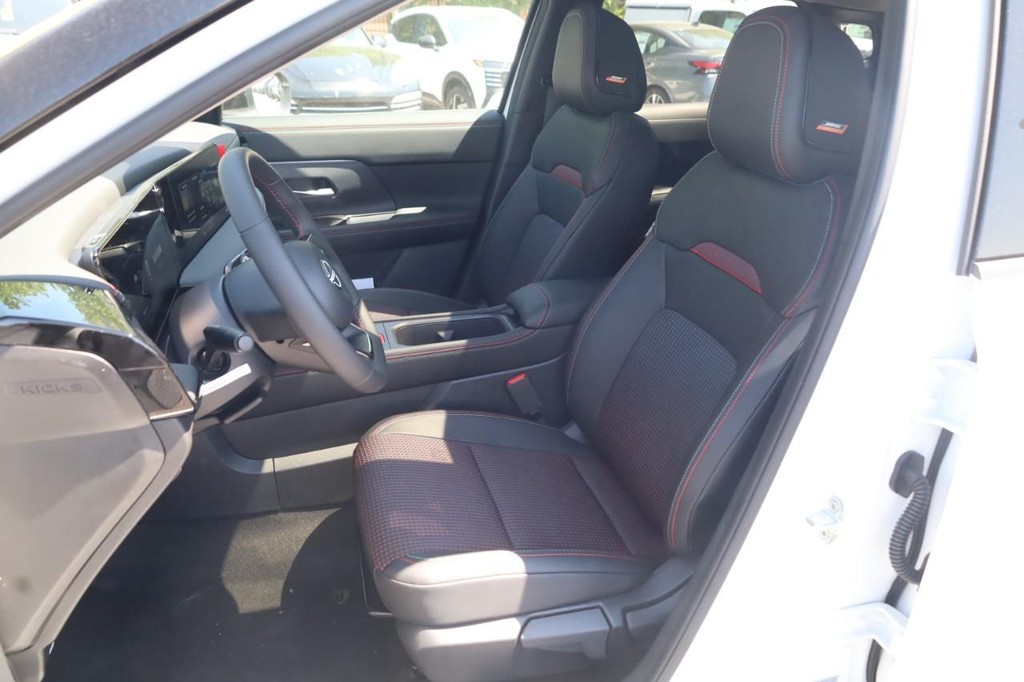 Nissan Kicks Vehicle Image 20