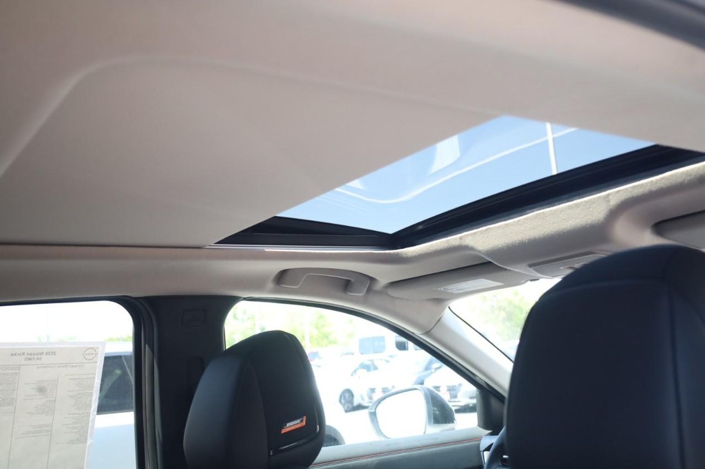 Nissan Kicks Vehicle Image 23
