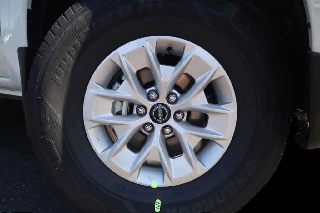 Nissan Frontier Vehicle Image 03