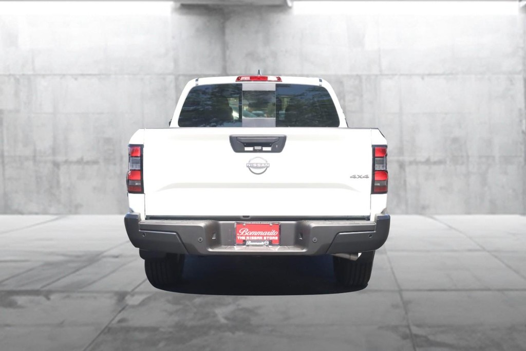 Nissan Frontier Vehicle Image 06