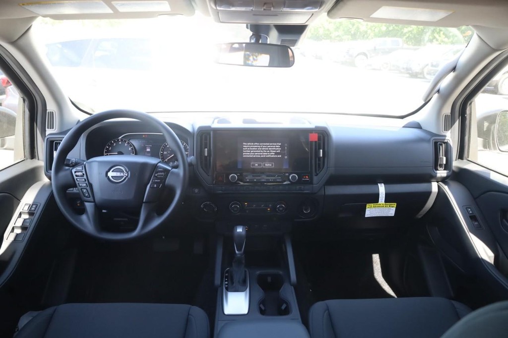 Nissan Frontier Vehicle Image 07