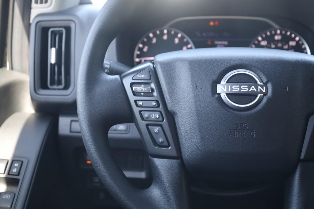 Nissan Frontier Vehicle Image 10
