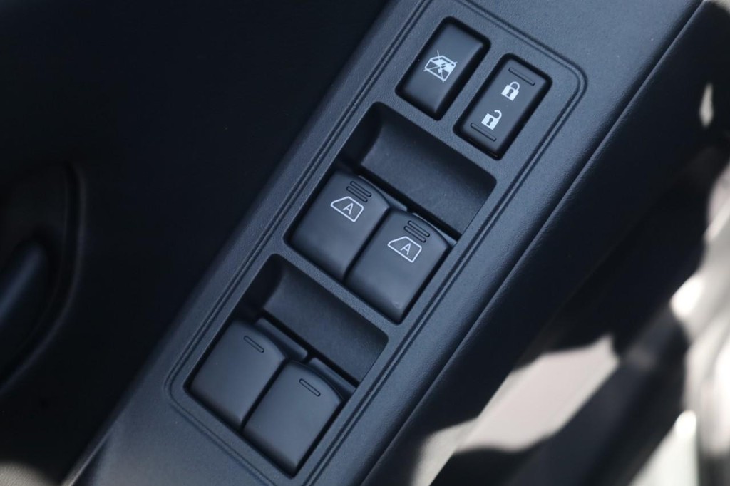 Nissan Frontier Vehicle Image 11