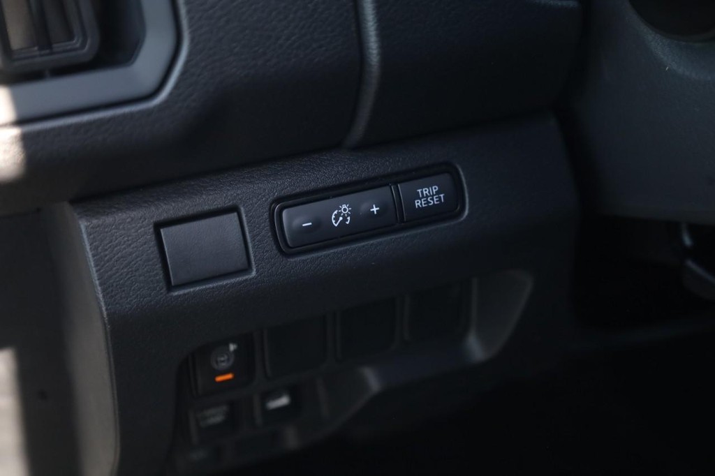Nissan Frontier Vehicle Image 12