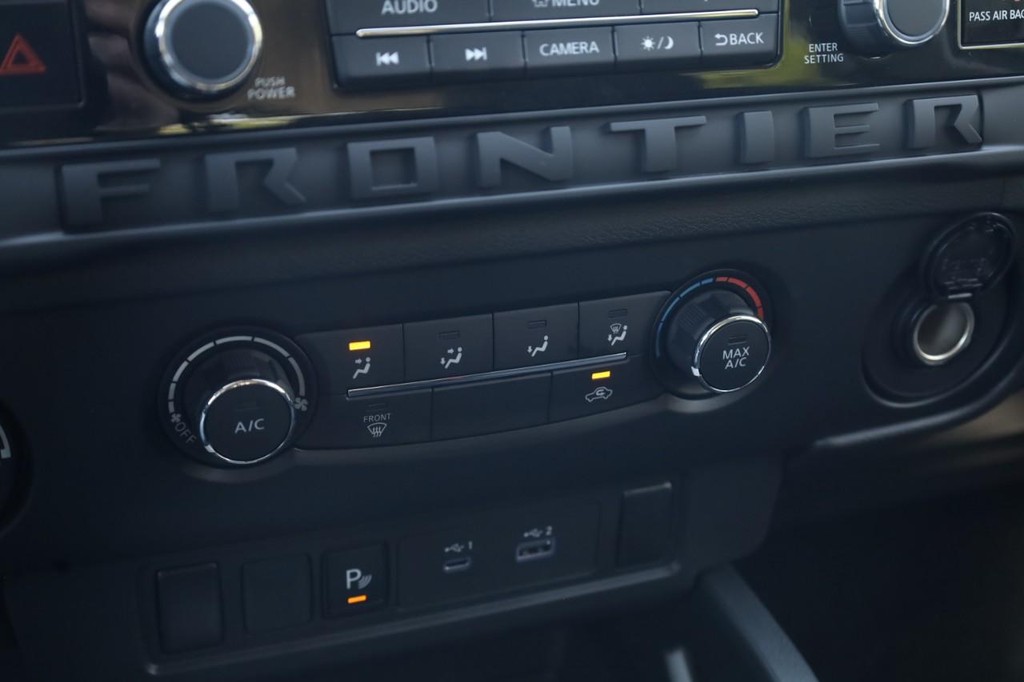 Nissan Frontier Vehicle Image 16