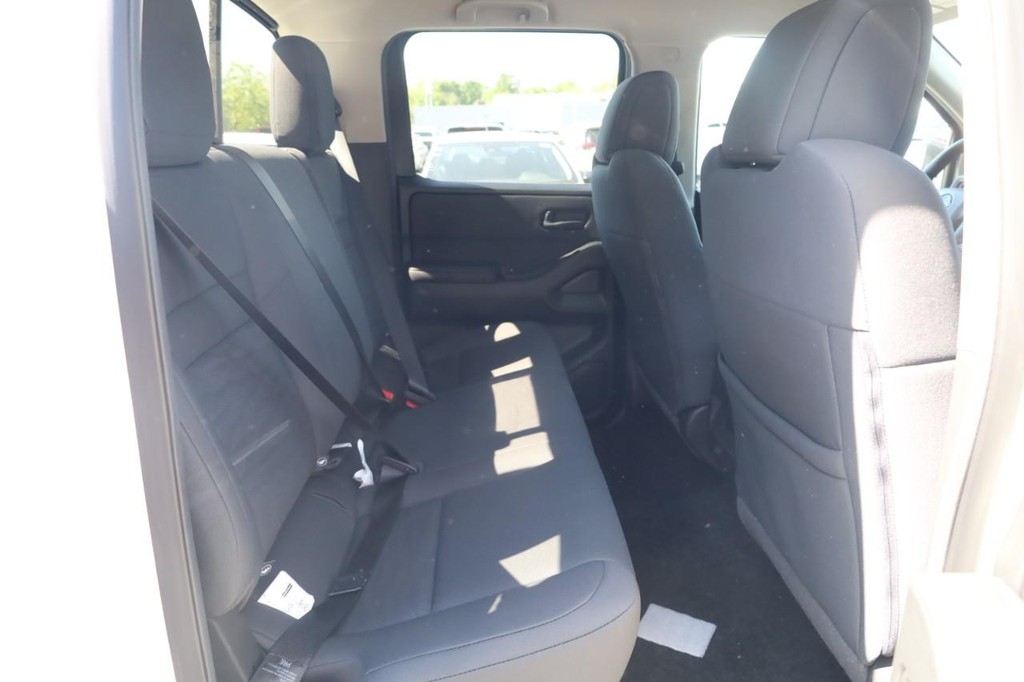 Nissan Frontier Vehicle Image 21