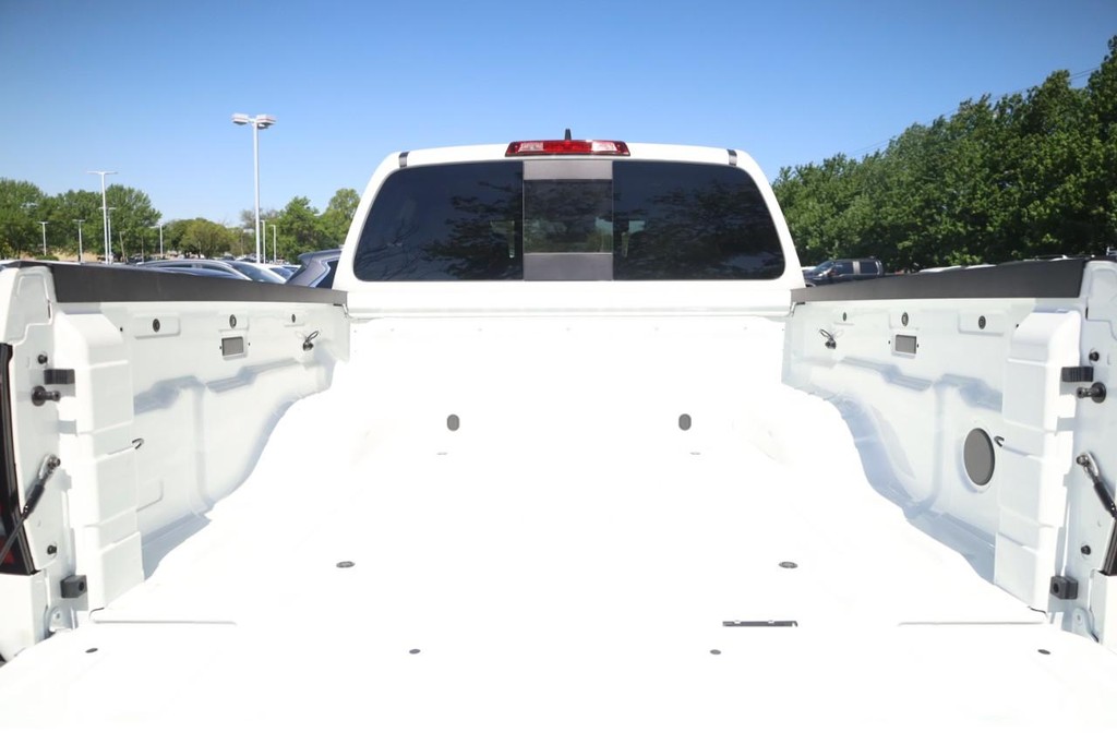 Nissan Frontier Vehicle Image 22