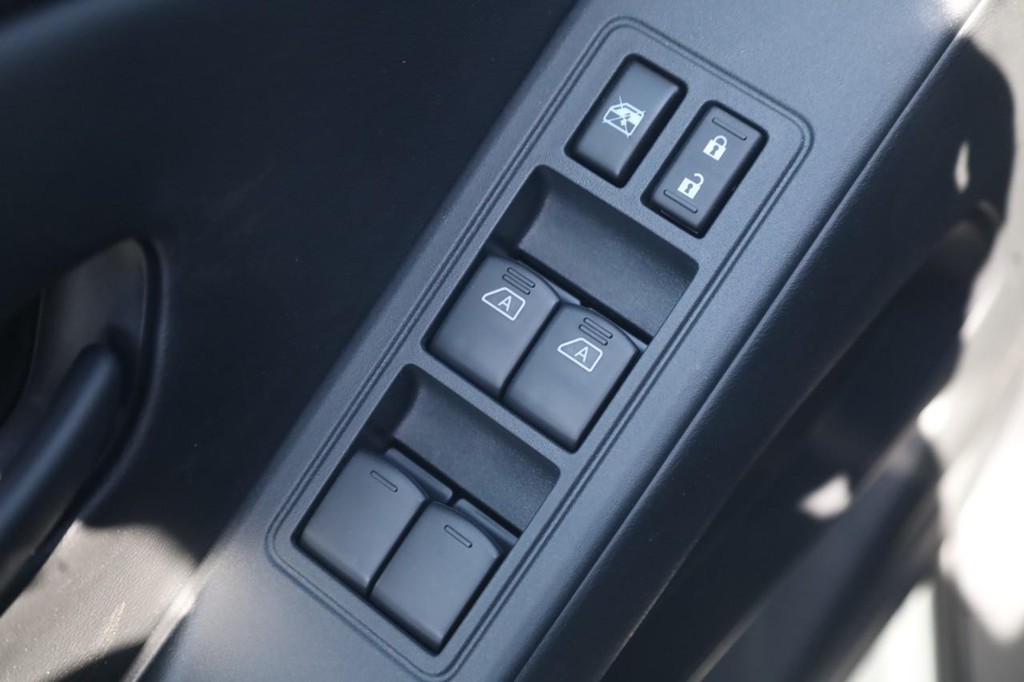Nissan Frontier Vehicle Image 11