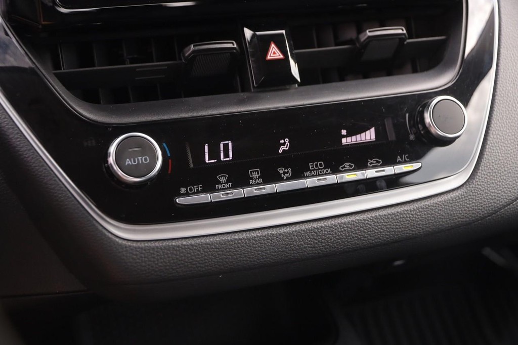 Toyota Corolla Vehicle Image 16
