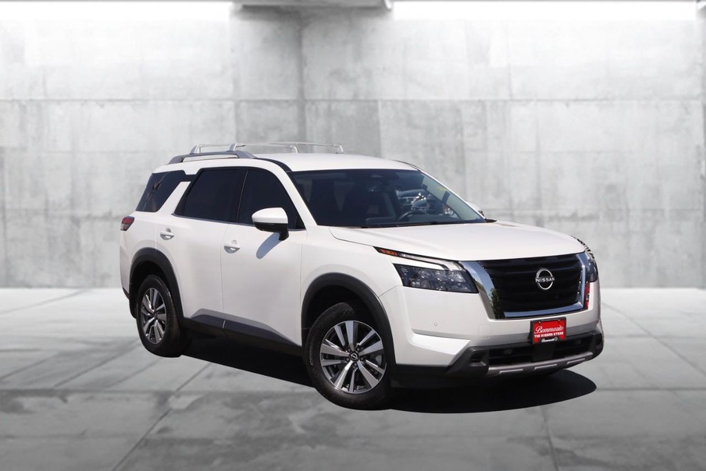 Nissan Pathfinder Vehicle Image 02