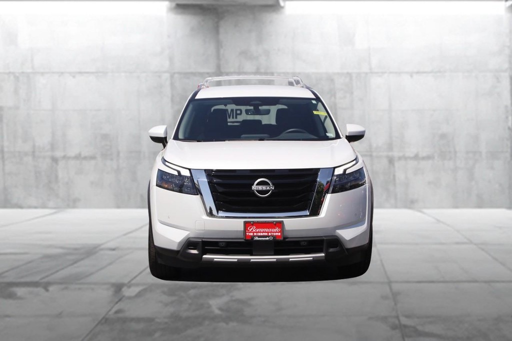 Nissan Pathfinder Vehicle Image 04