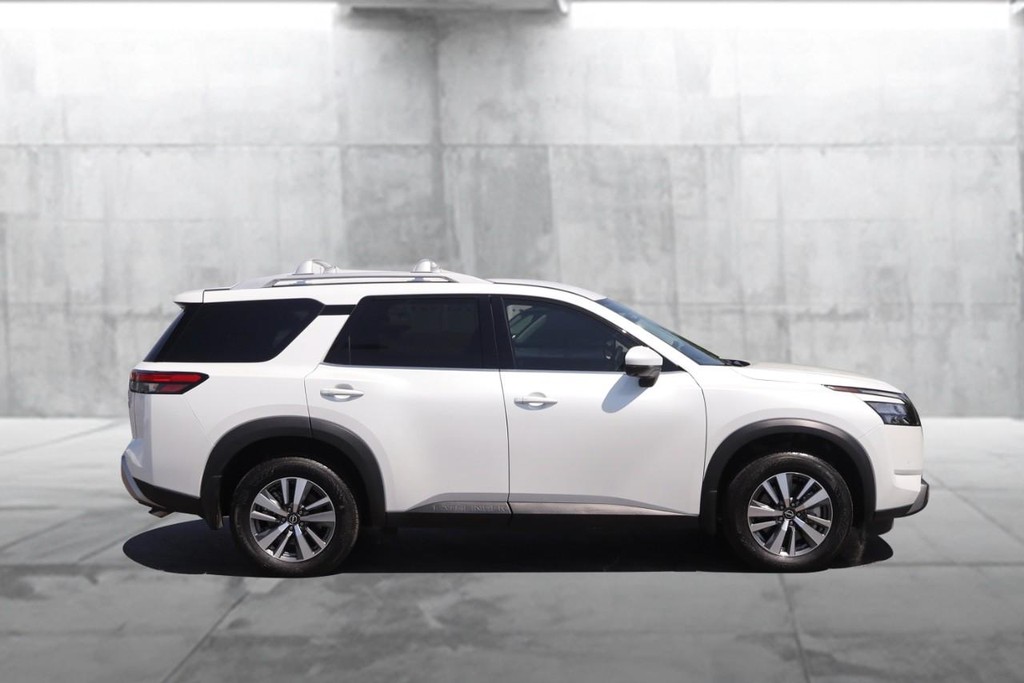 Nissan Pathfinder Vehicle Image 05