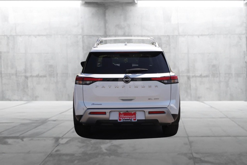 Nissan Pathfinder Vehicle Image 06