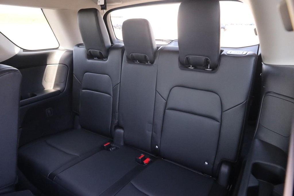 Nissan Pathfinder Vehicle Image 11