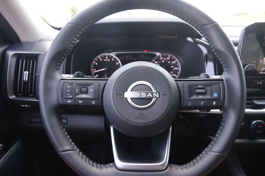 Nissan Pathfinder Vehicle Image 12