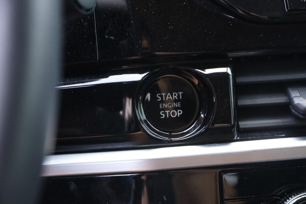 Nissan Pathfinder Vehicle Image 15