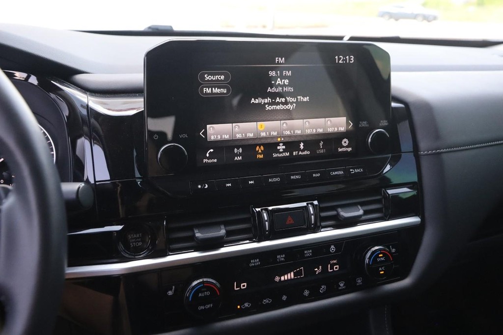 Nissan Pathfinder Vehicle Image 16