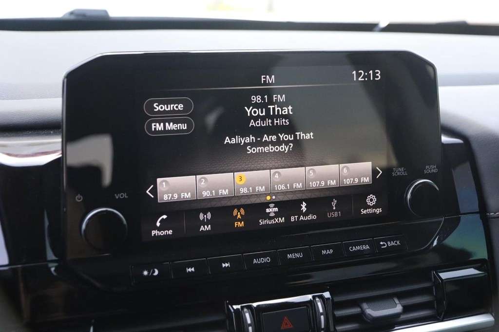 Nissan Pathfinder Vehicle Image 17
