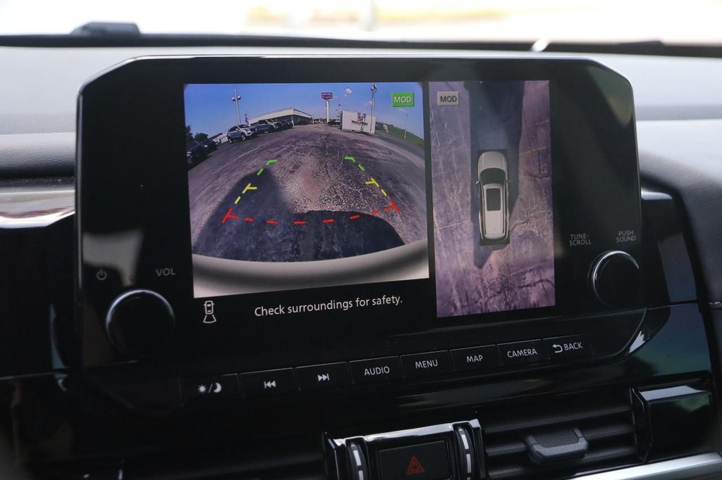 Nissan Pathfinder Vehicle Image 18