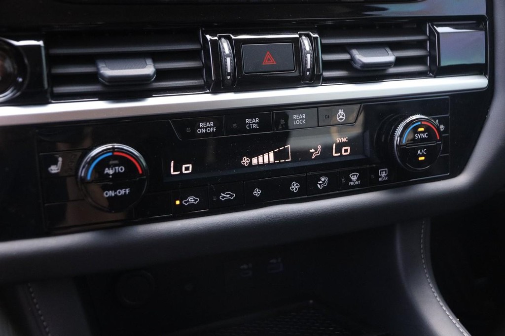 Nissan Pathfinder Vehicle Image 19
