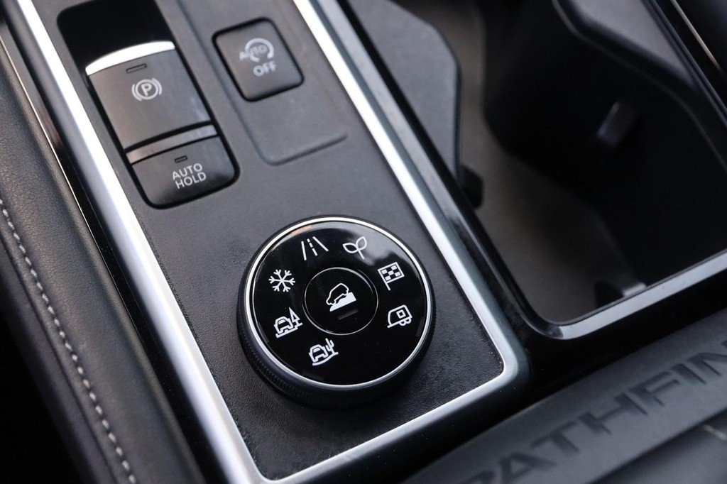 Nissan Pathfinder Vehicle Image 20