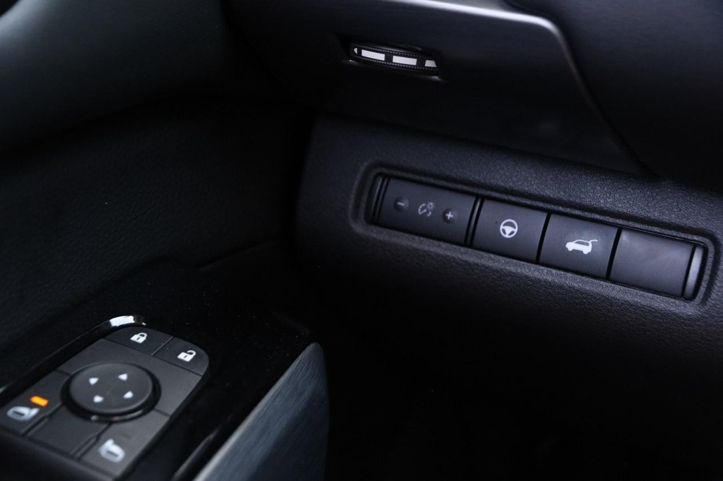 Nissan Pathfinder Vehicle Image 21