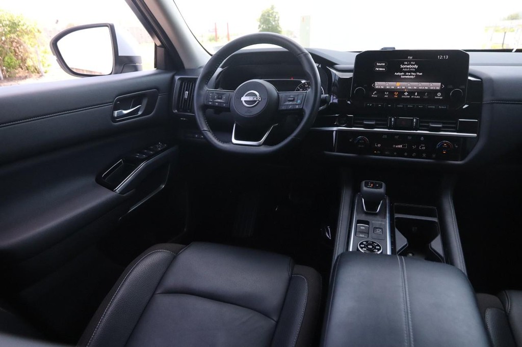Nissan Pathfinder Vehicle Image 23