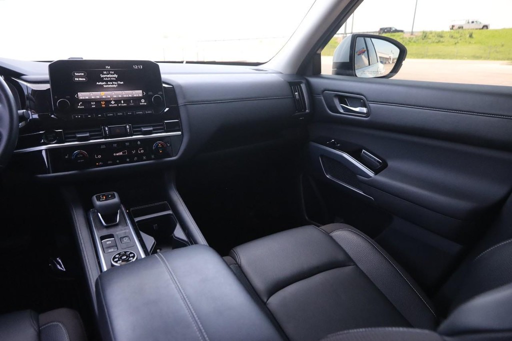 Nissan Pathfinder Vehicle Image 26