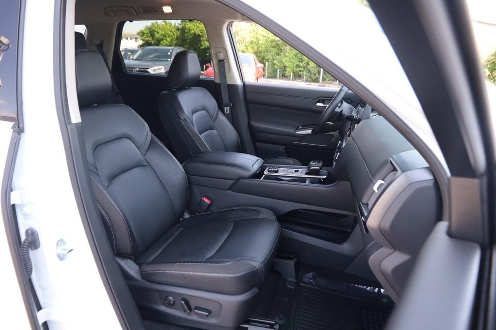 Nissan Pathfinder Vehicle Image 27