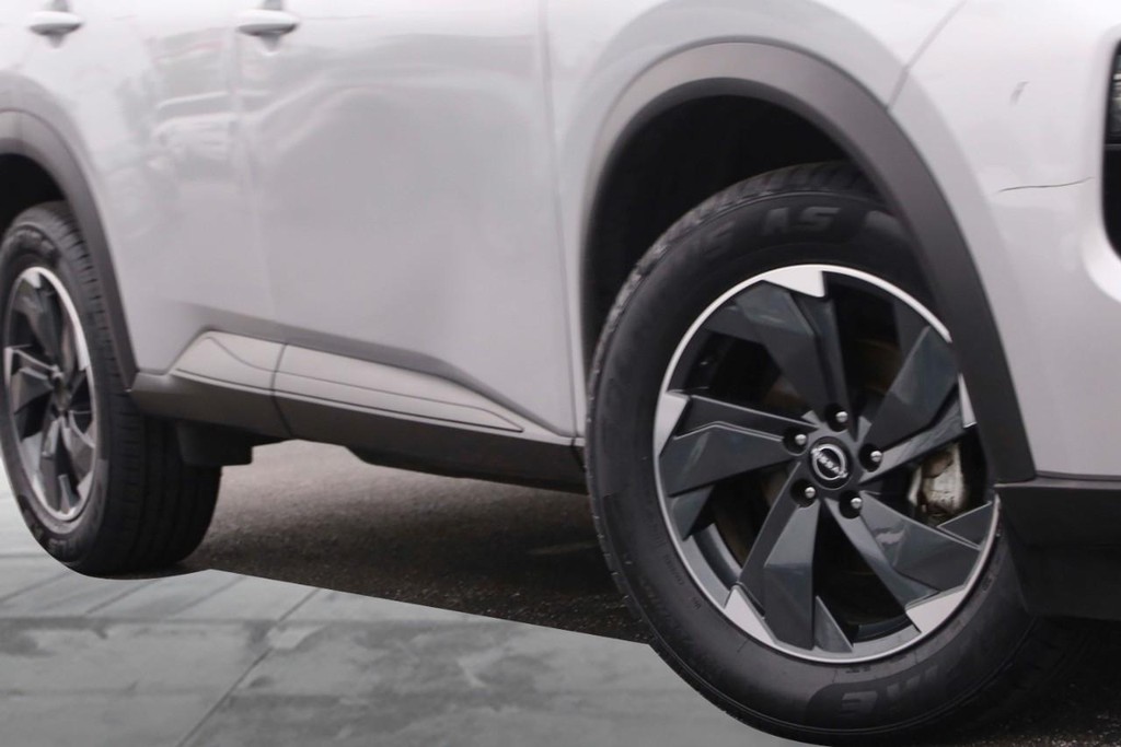 Nissan Rogue Vehicle Image 03