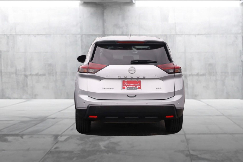 Nissan Rogue Vehicle Image 06