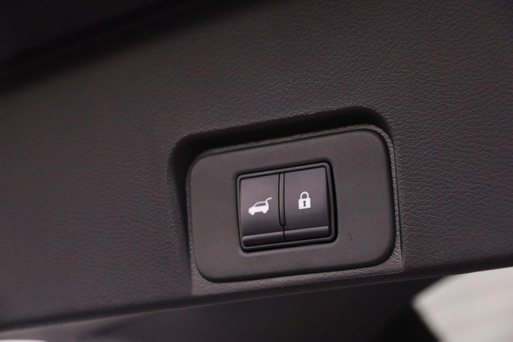 Nissan Rogue Vehicle Image 08
