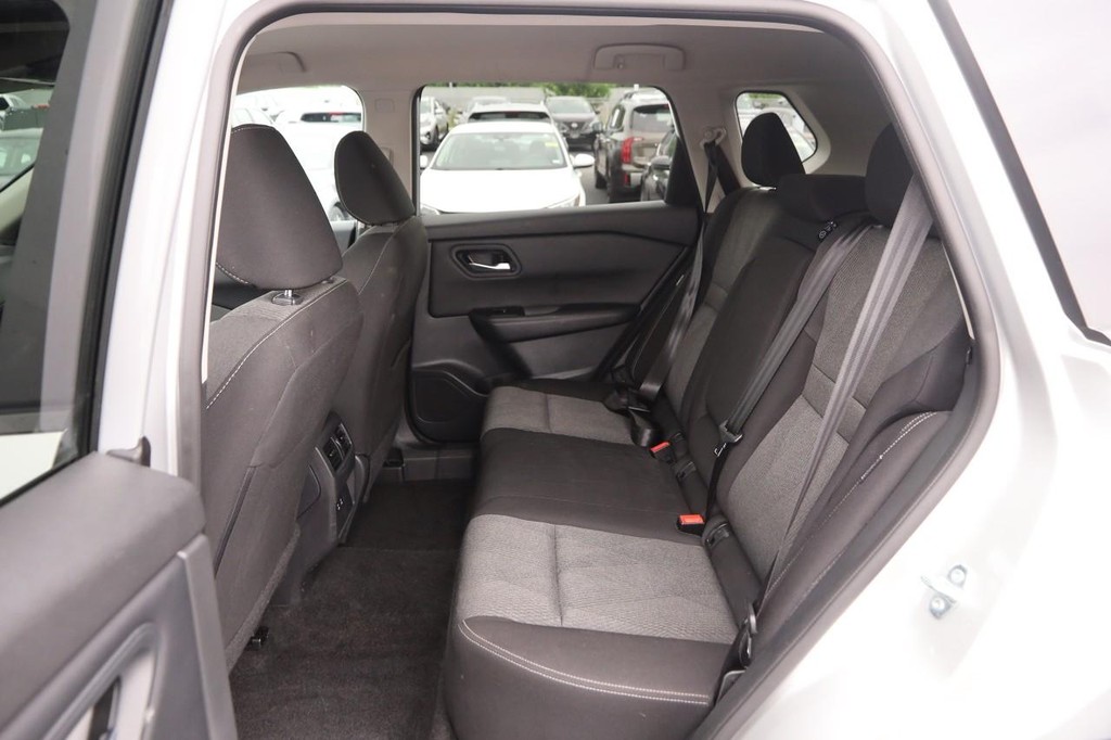 Nissan Rogue Vehicle Image 10