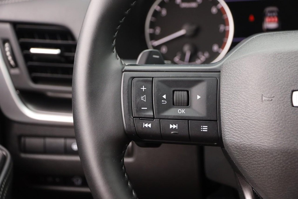 Nissan Rogue Vehicle Image 12