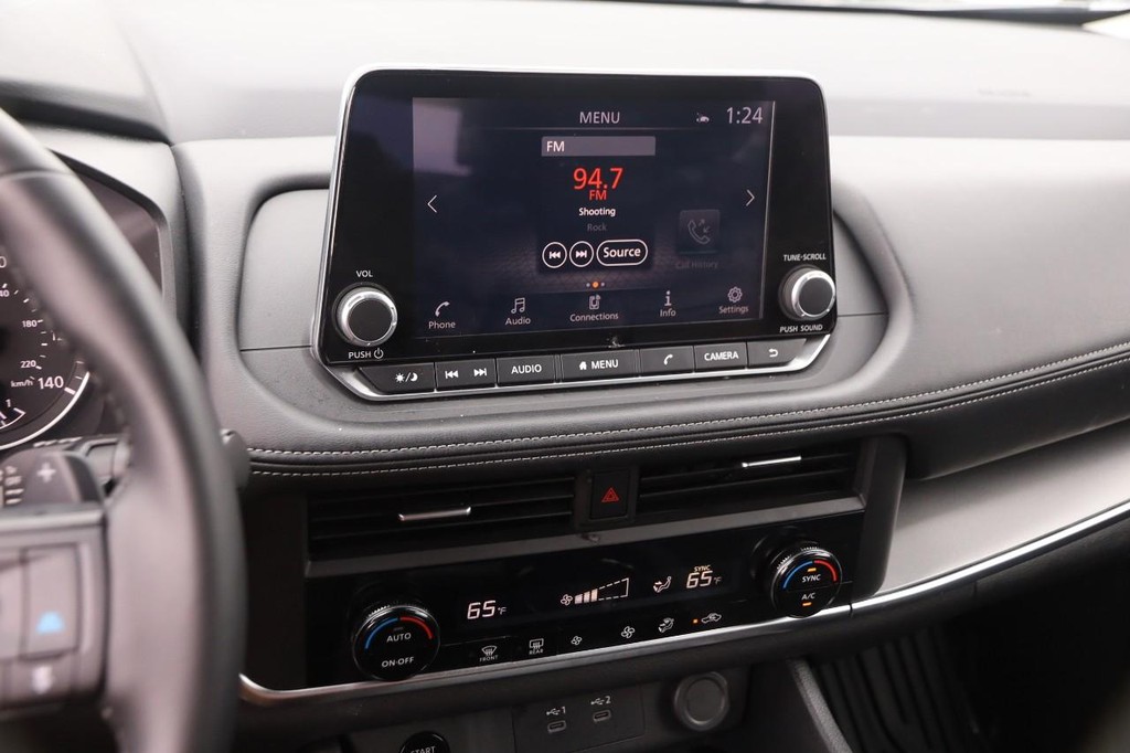Nissan Rogue Vehicle Image 15