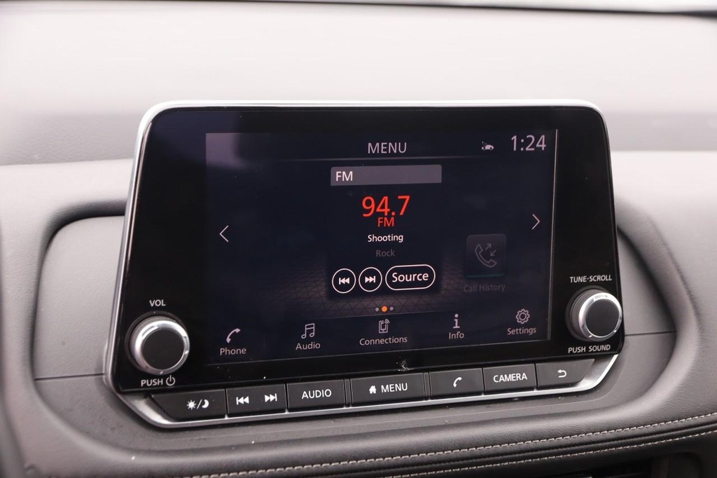 Nissan Rogue Vehicle Image 16