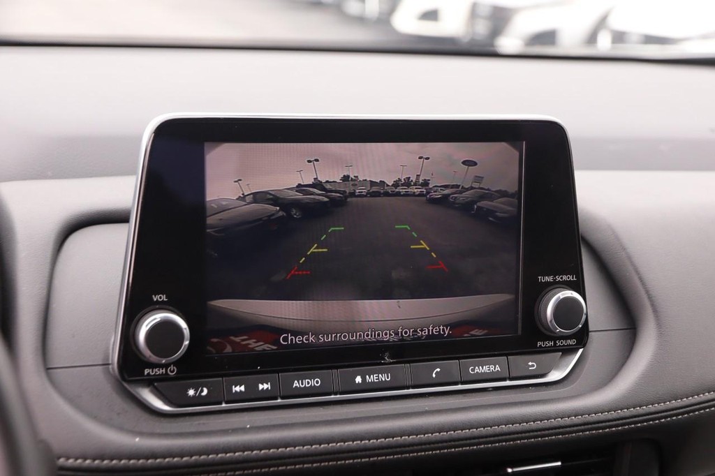 Nissan Rogue Vehicle Image 17