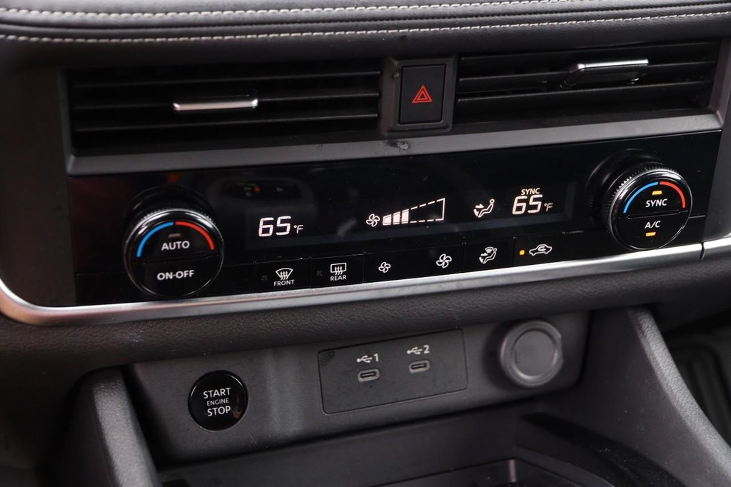 Nissan Rogue Vehicle Image 18