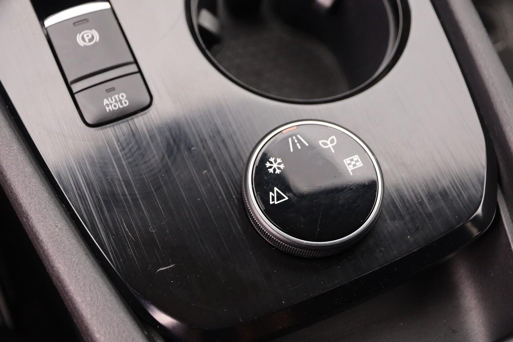 Nissan Rogue Vehicle Image 19