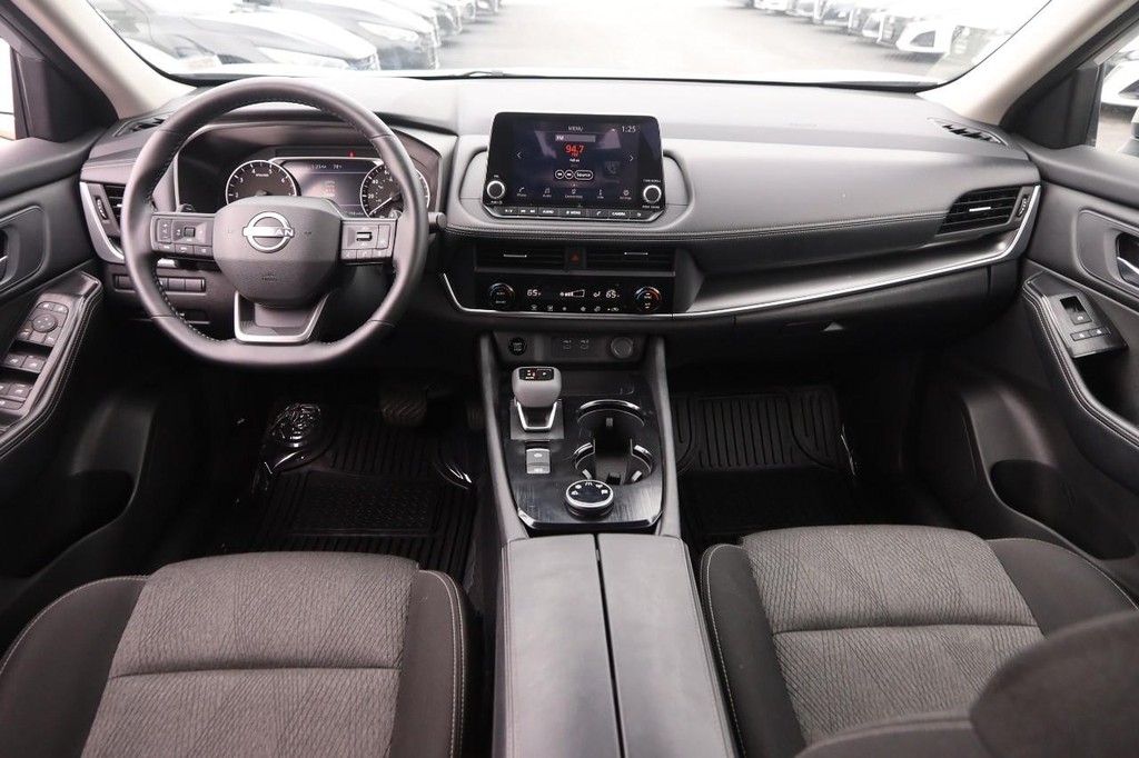 Nissan Rogue Vehicle Image 21
