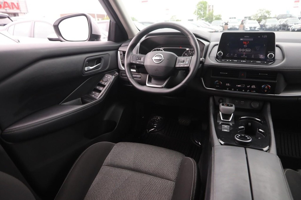 Nissan Rogue Vehicle Image 22